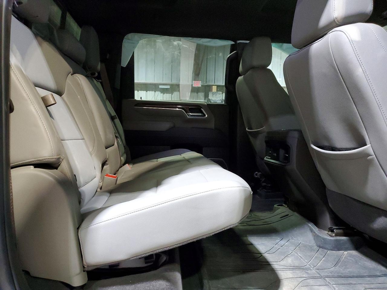 2024 CHEVROLET SILVERADO K3500 LT photo 10