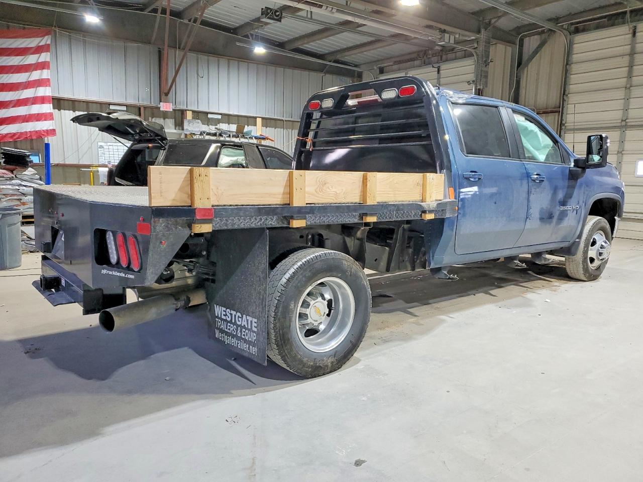 2024 CHEVROLET SILVERADO K3500 LT photo 3