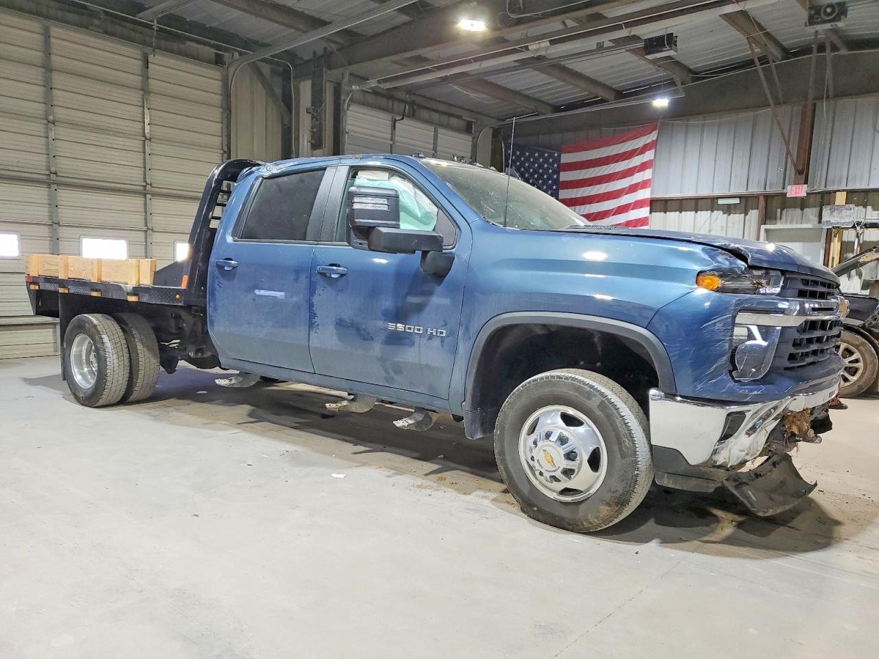 2024 CHEVROLET SILVERADO K3500 LT photo 4