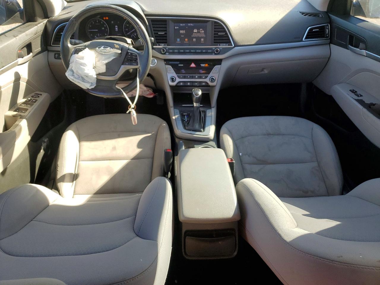 2018 HYUNDAI ELANTRA SEL photo 8