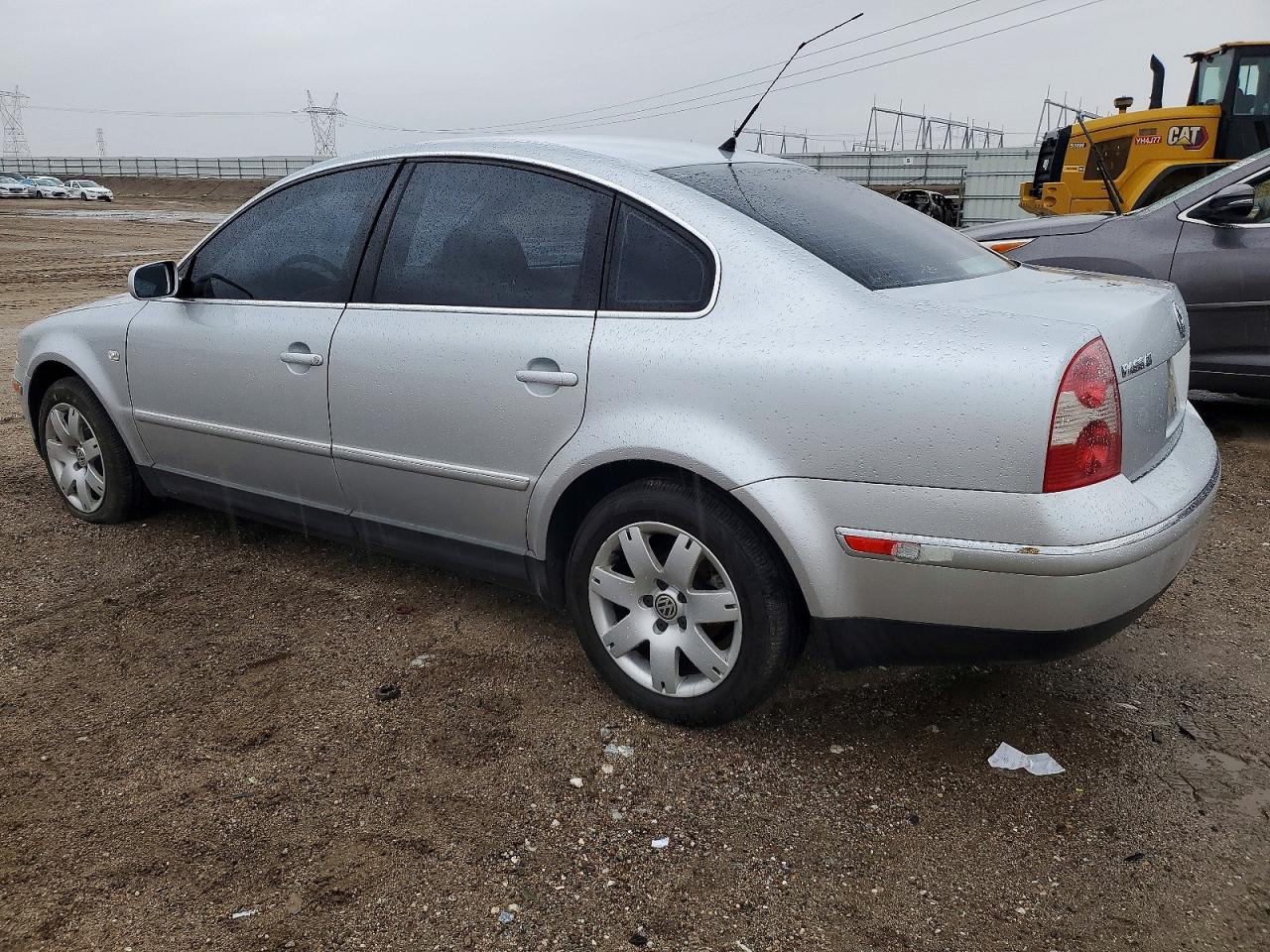 2003 VOLKSWAGEN PASSAT GLX photo 2