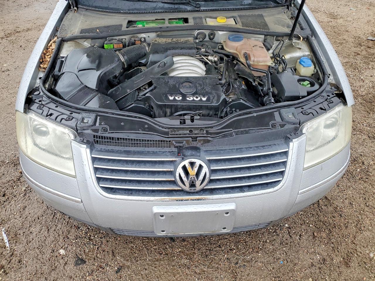 2003 VOLKSWAGEN PASSAT GLX photo 11