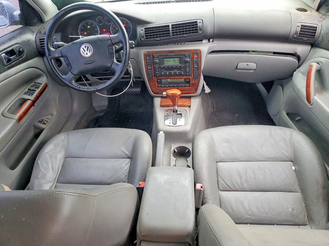 2003 VOLKSWAGEN PASSAT GLX photo 8