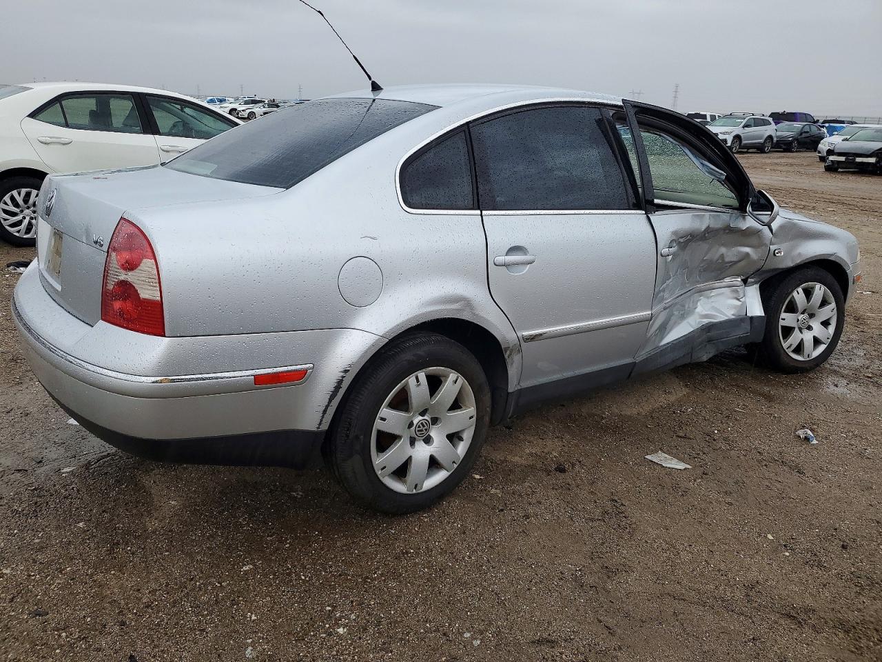 2003 VOLKSWAGEN PASSAT GLX photo 3