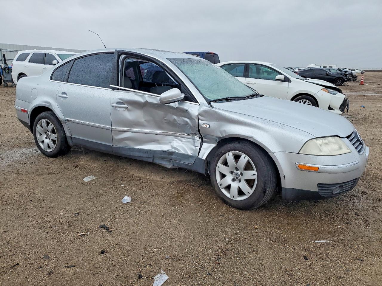 2003 VOLKSWAGEN PASSAT GLX photo 4