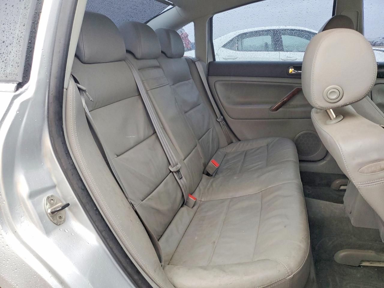 2003 VOLKSWAGEN PASSAT GLX photo 10