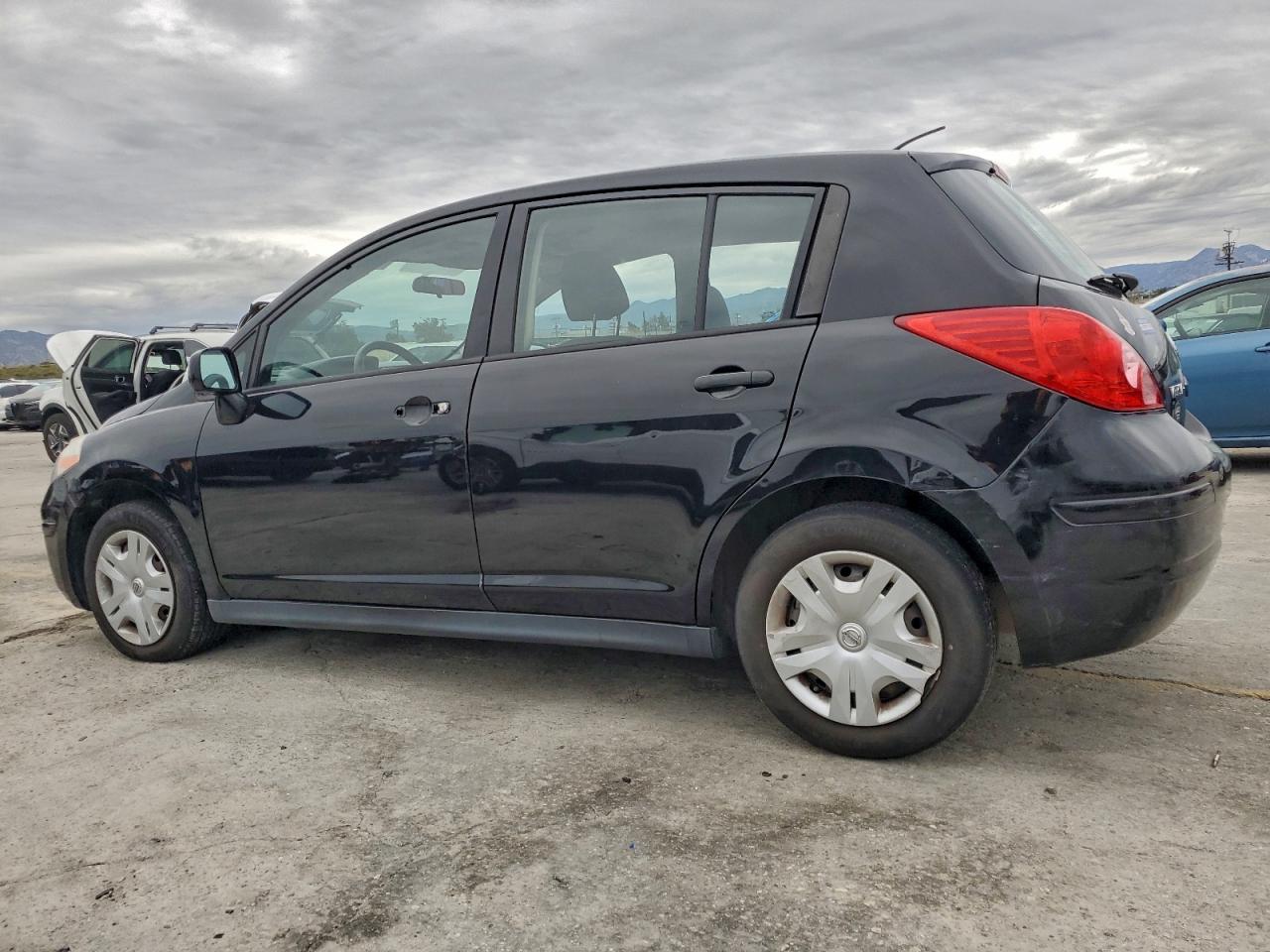 2012 NISSAN VERSA S photo 2