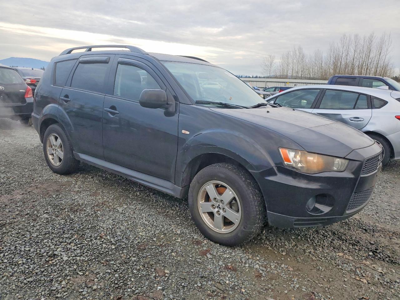 2010 MITSUBISHI OUTLANDER ES photo 4