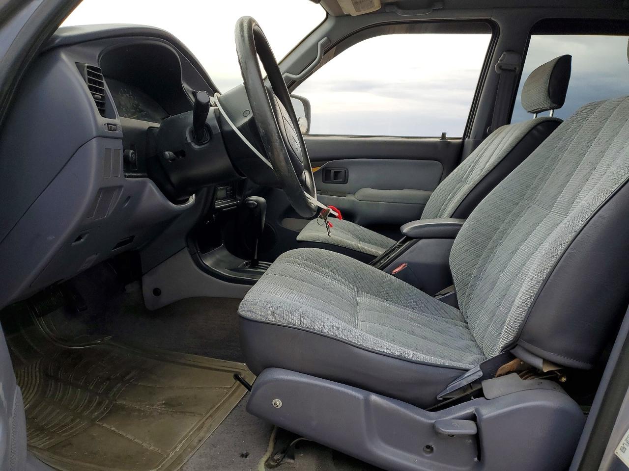 1996 TOYOTA 4RUNNER SR5 photo 7