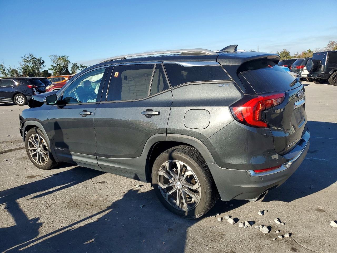 2018 GMC TERRAIN SLT photo 3