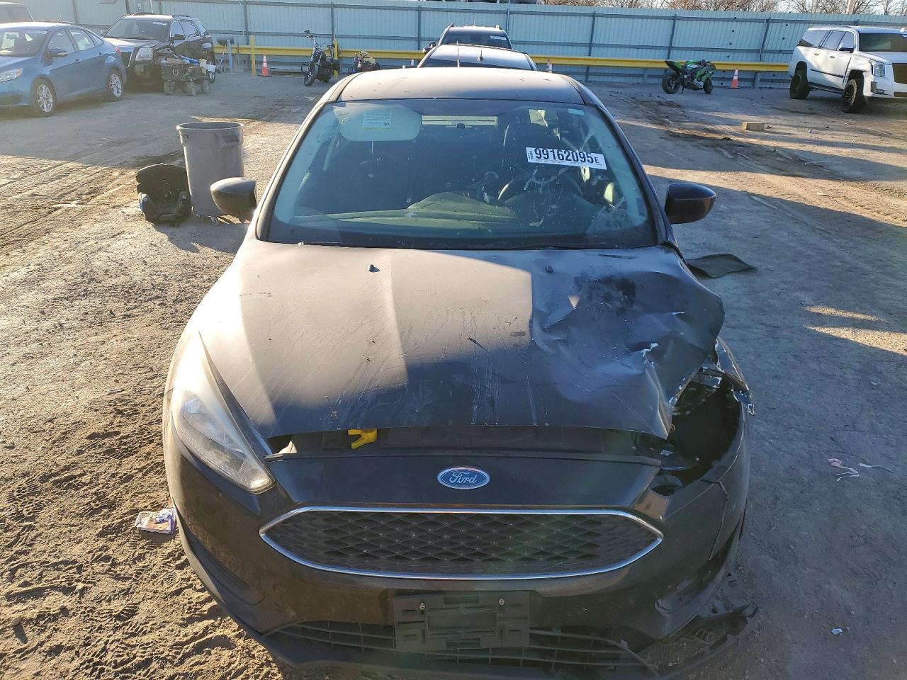 2018 FORD FOCUS SE photo 9