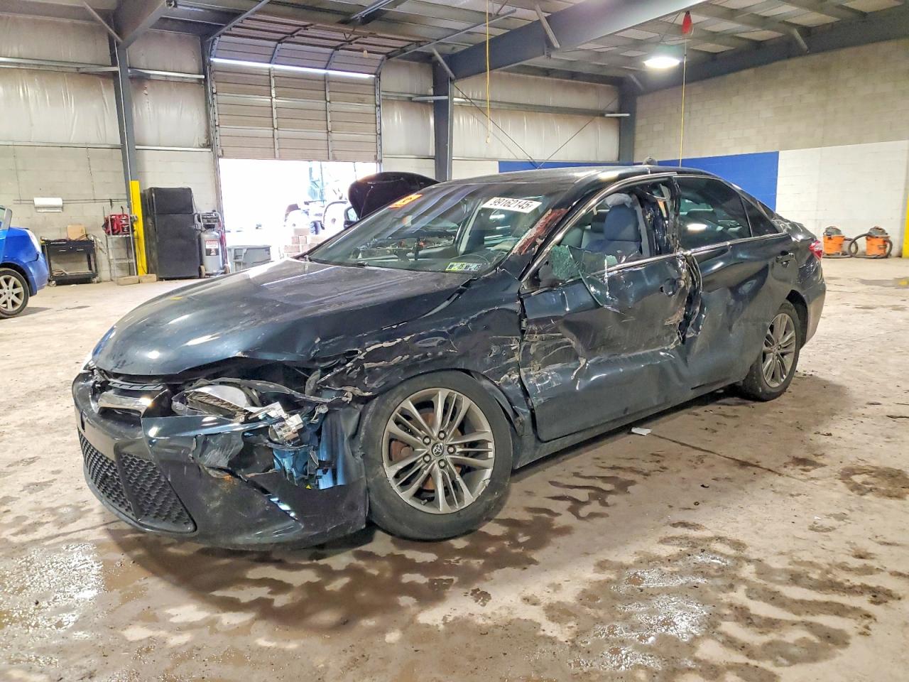 2016 TOYOTA CAMRY