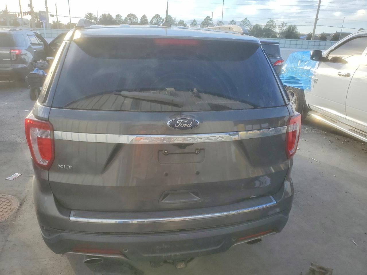 2018 FORD EXPLORER XLT photo 6