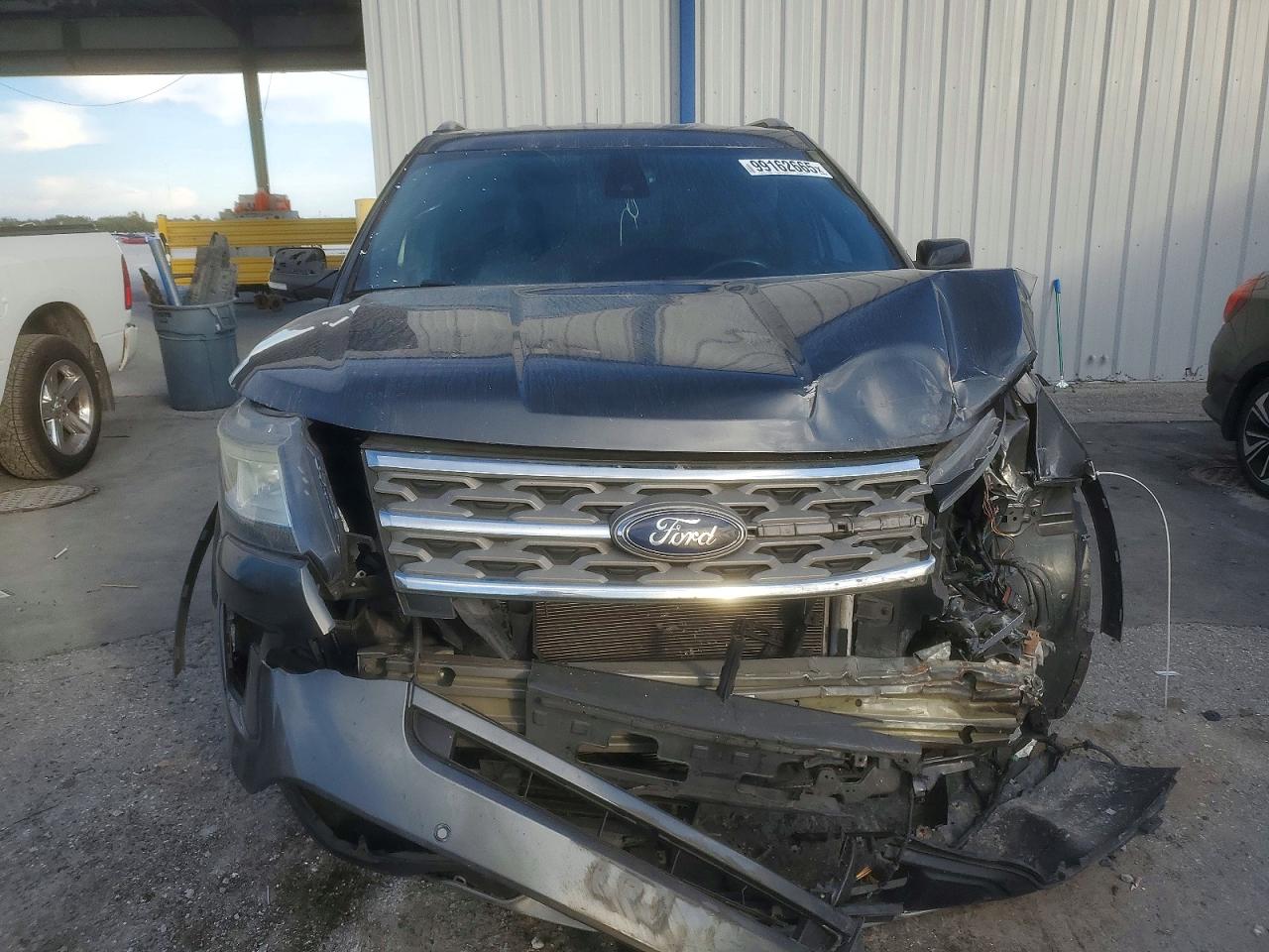 2018 FORD EXPLORER XLT photo 5