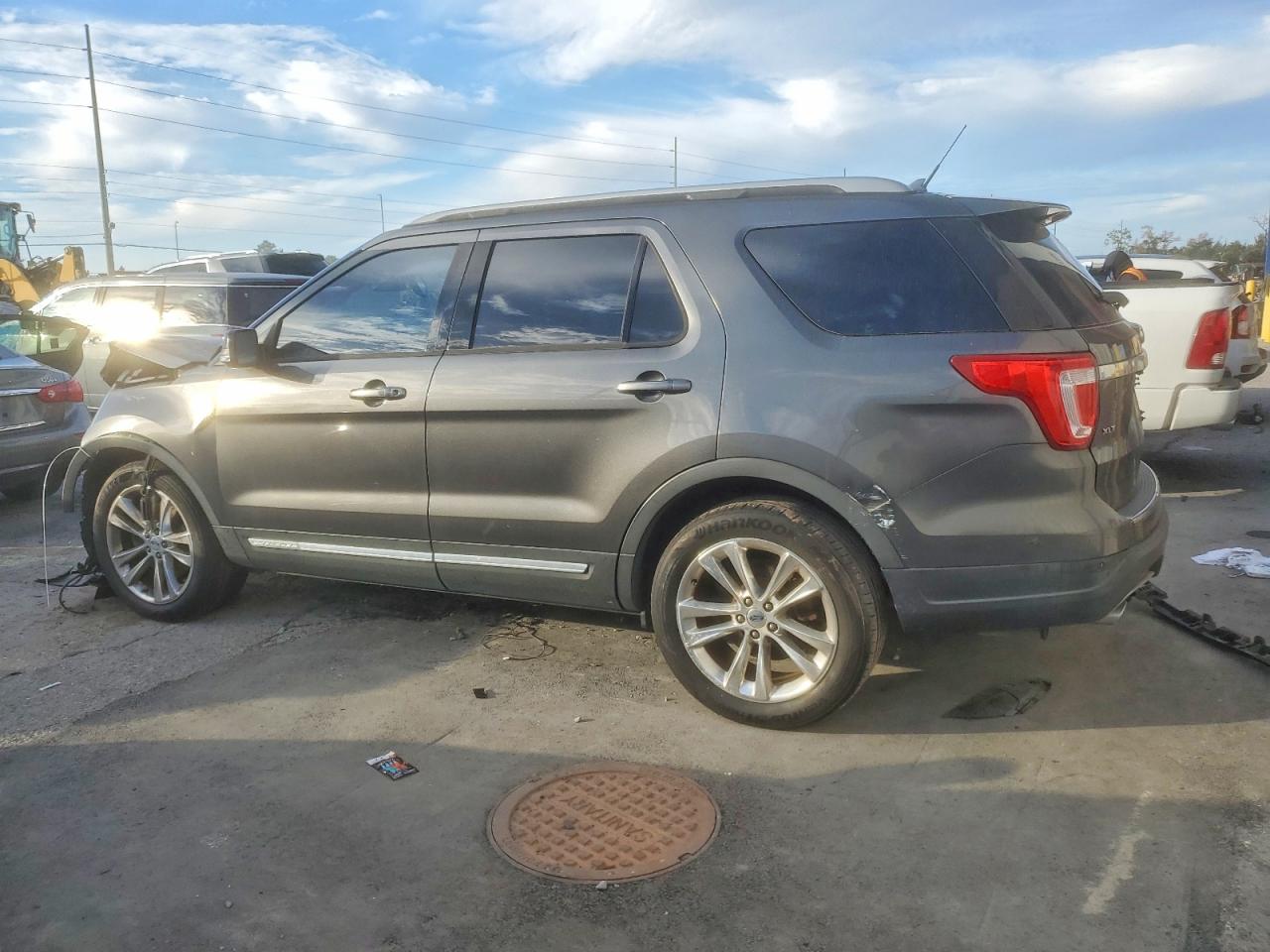 2018 FORD EXPLORER XLT photo 2