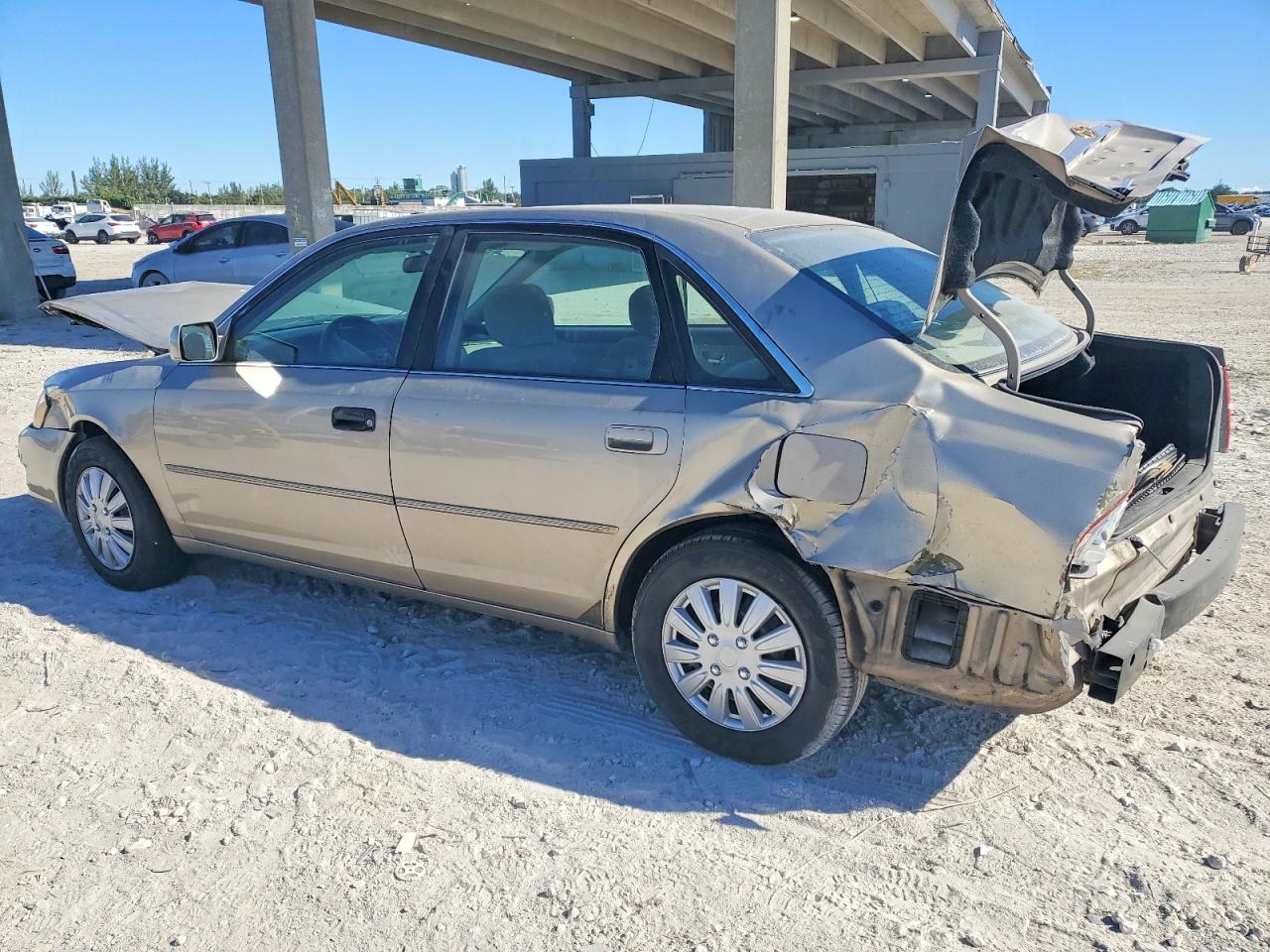 2000 TOYOTA AVALON XL photo 2