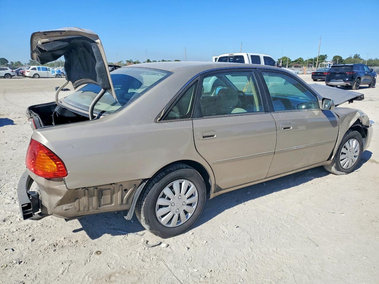 2000 TOYOTA AVALON XL photo 3