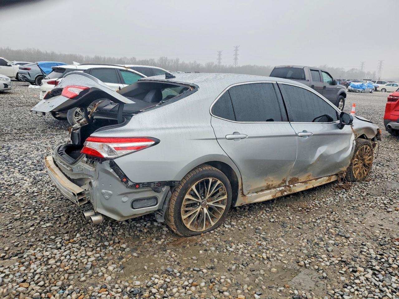 2020 TOYOTA CAMRY SE photo 5