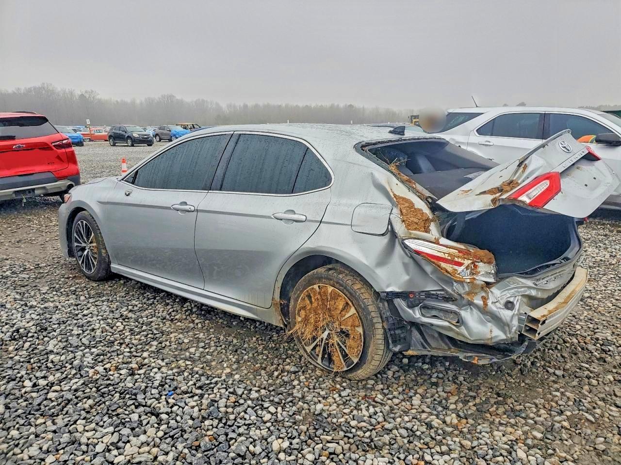 2020 TOYOTA CAMRY SE photo 3