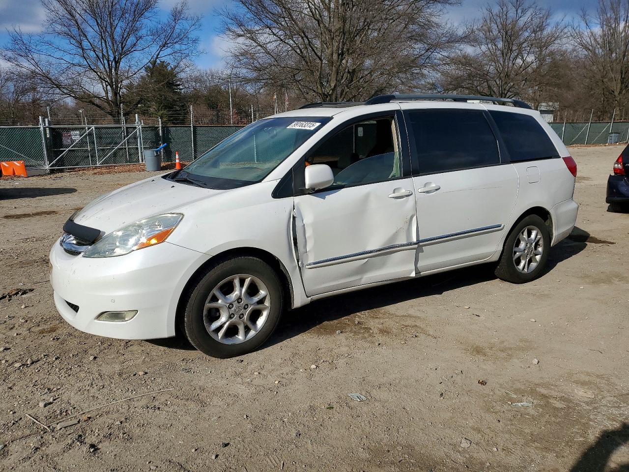 2006 TOYOTA SIENNA