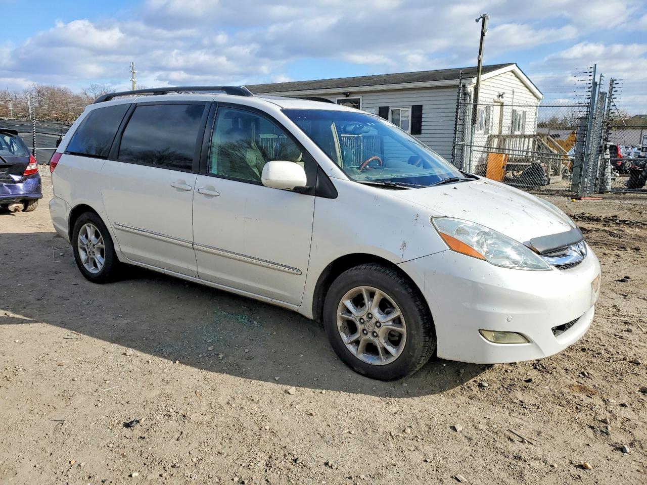 2006 TOYOTA SIENNA XLE photo 7