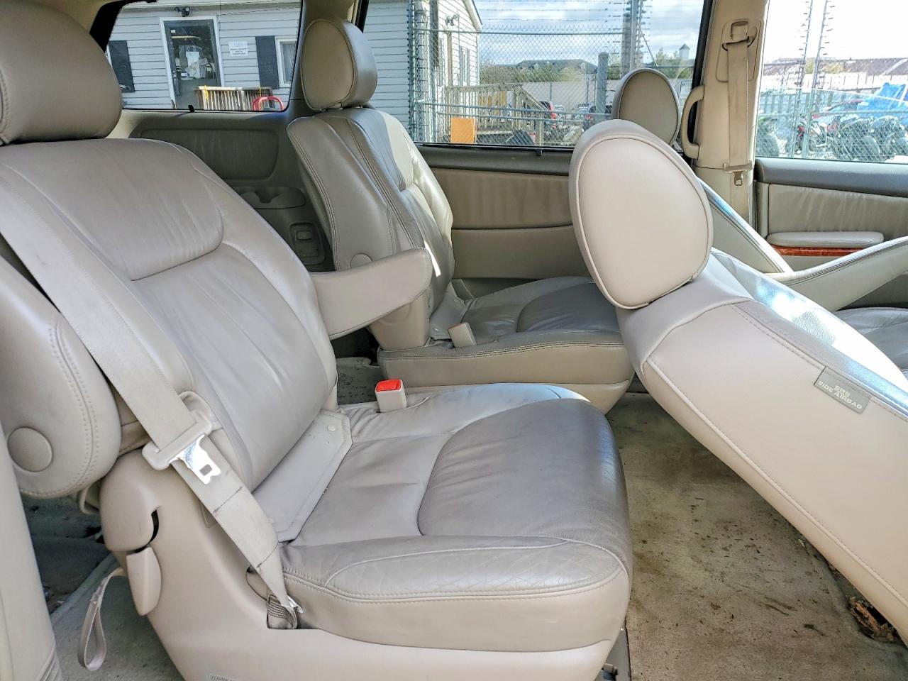 2006 TOYOTA SIENNA XLE photo 19