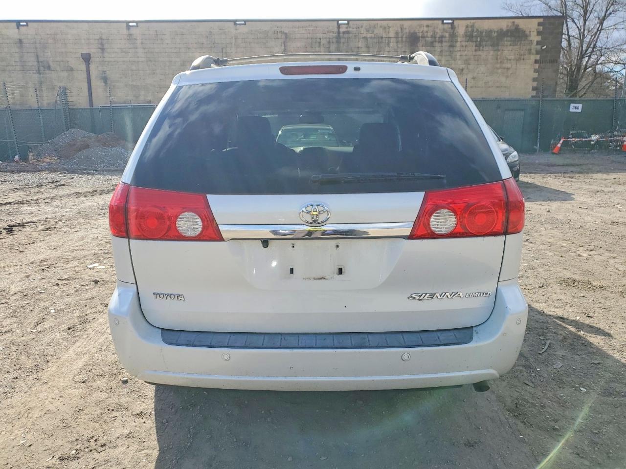 2006 TOYOTA SIENNA XLE photo 11