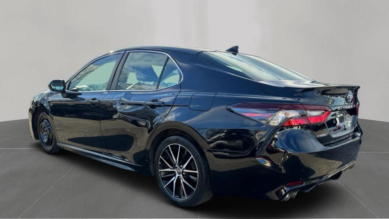 2021 TOYOTA CAMRY SE photo 3