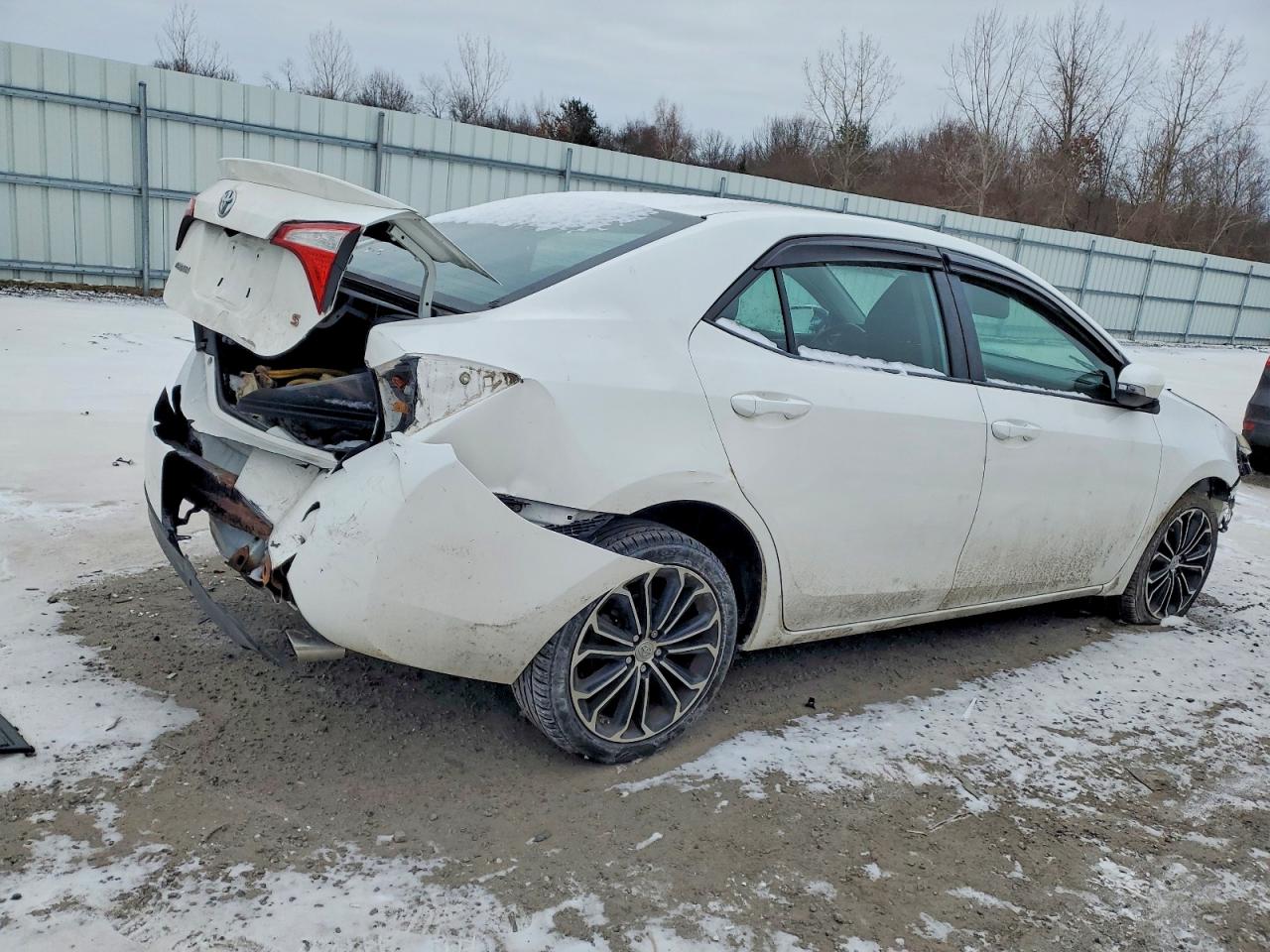 2015 TOYOTA COROLLA L photo 3