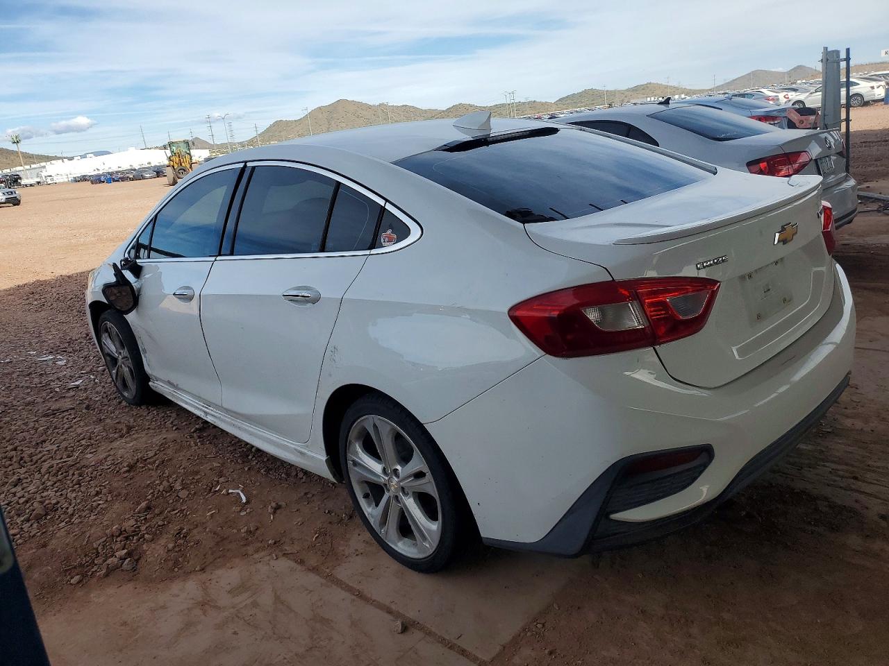2016 CHEVROLET CRUZE PREMIER photo 2
