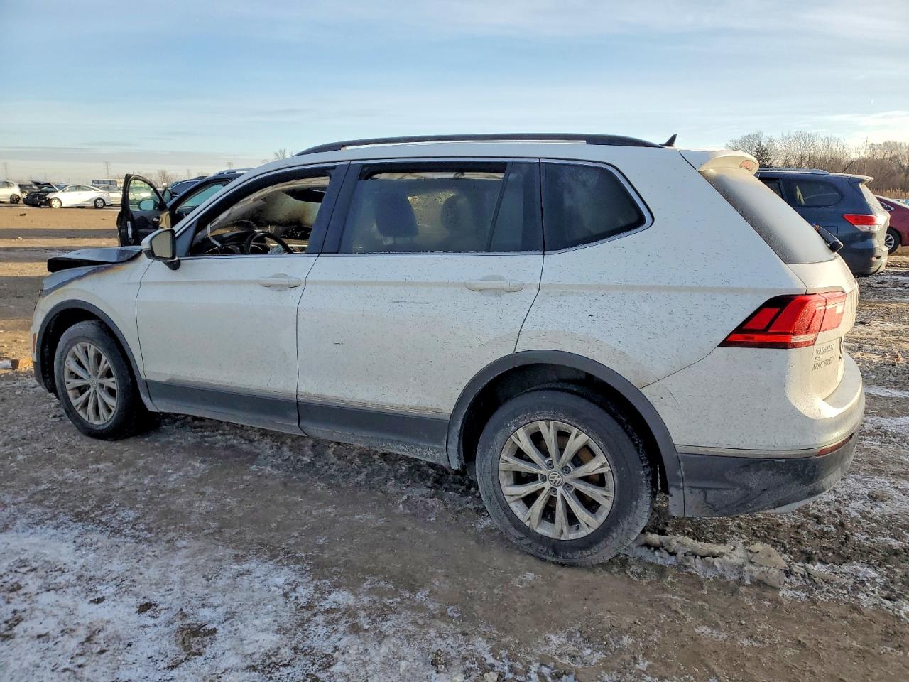2020 VOLKSWAGEN TIGUAN SE photo 3