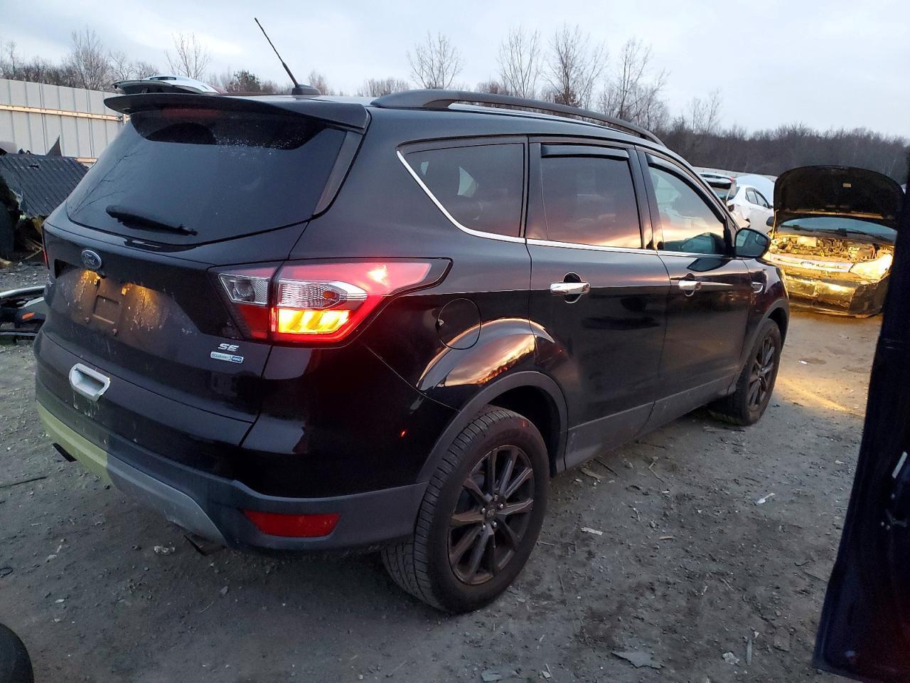 2018 FORD ESCAPE SE photo 3