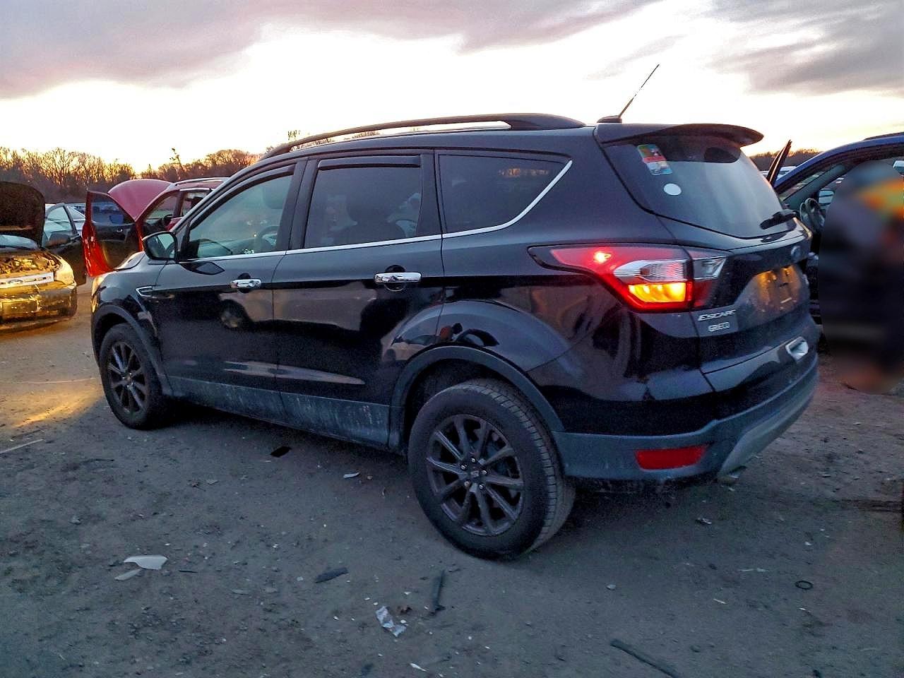 2018 FORD ESCAPE SE photo 2