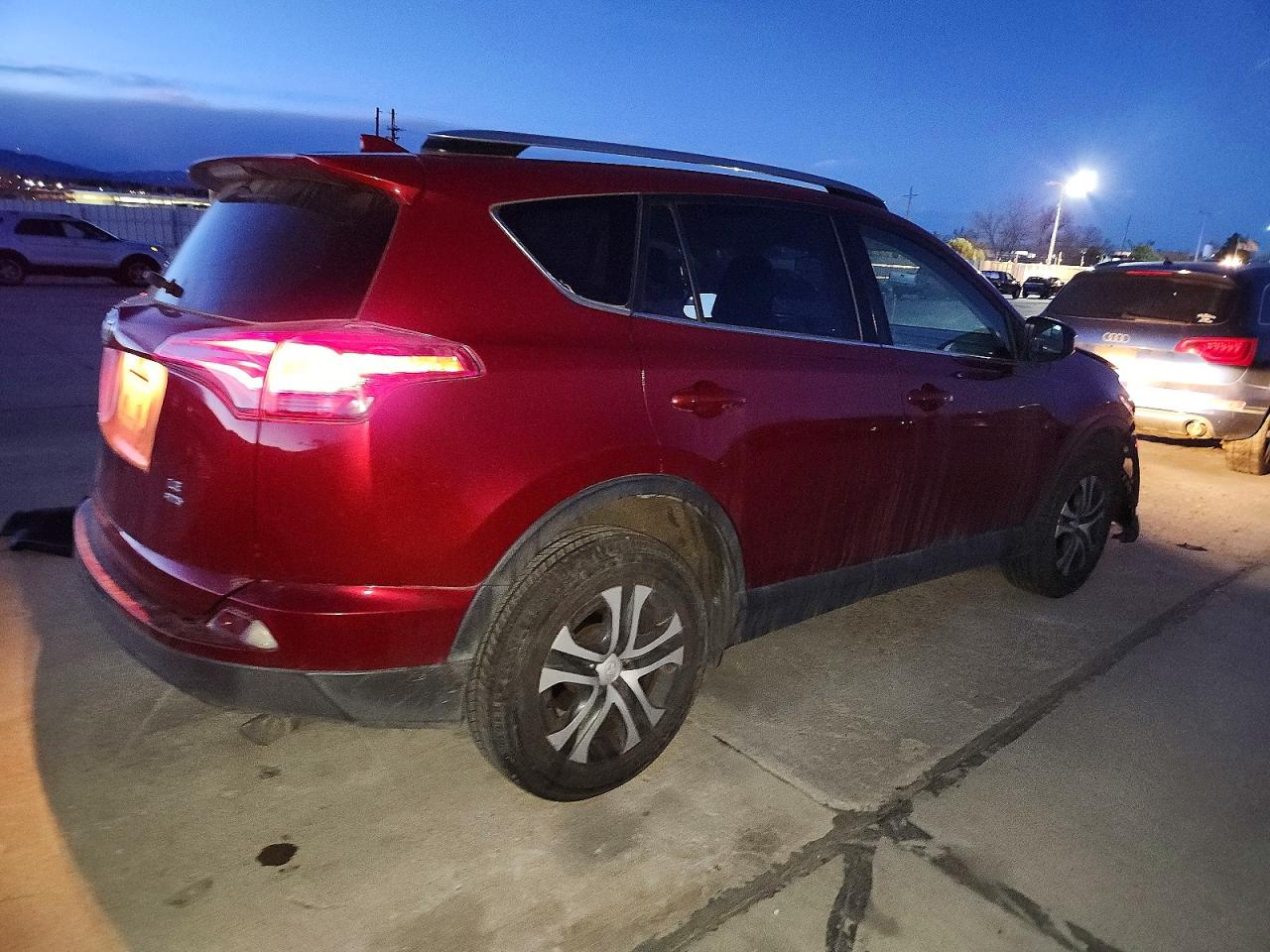 2018 TOYOTA RAV4 LE photo 3