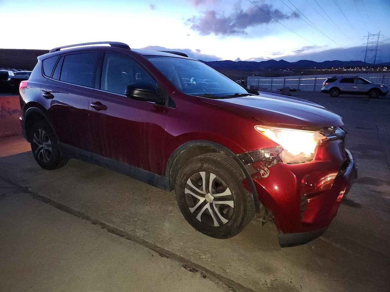 2018 TOYOTA RAV4 LE photo 4