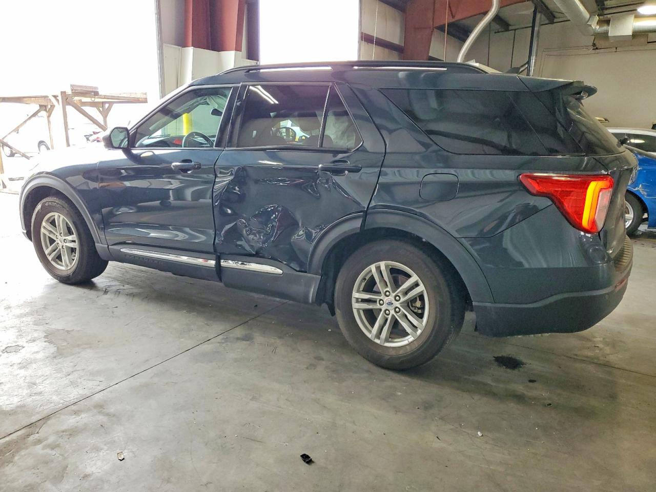 2023 FORD EXPLORER XLT photo 3