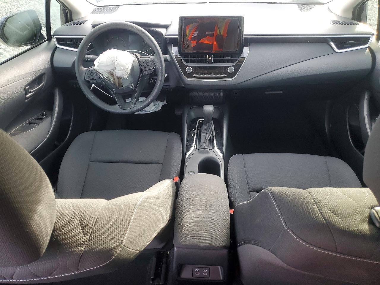 2025 TOYOTA COROLLA LE photo 8