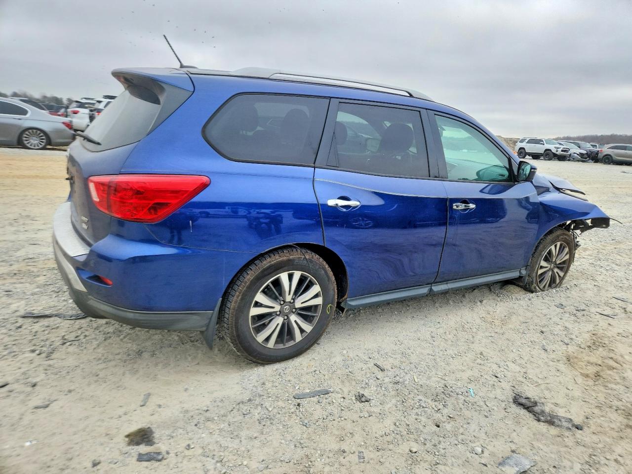 2017 NISSAN PATHFINDER S photo 3