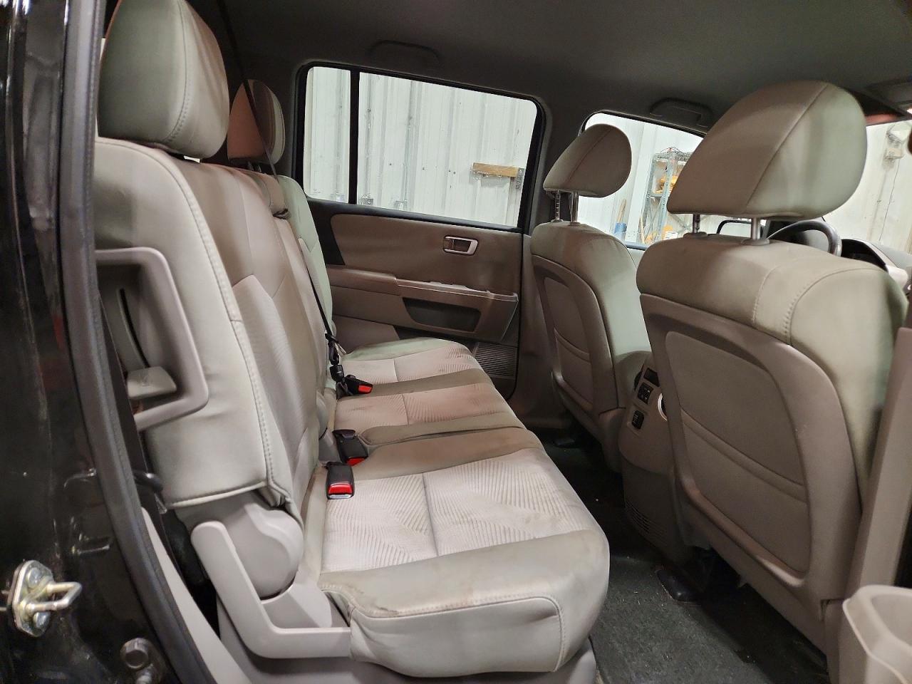 2015 HONDA PILOT LX photo 11