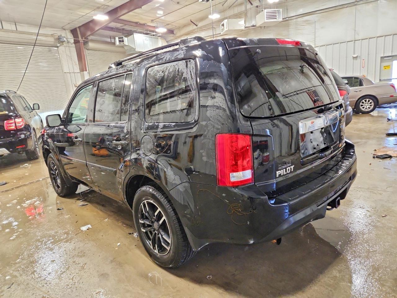 2015 HONDA PILOT LX photo 2