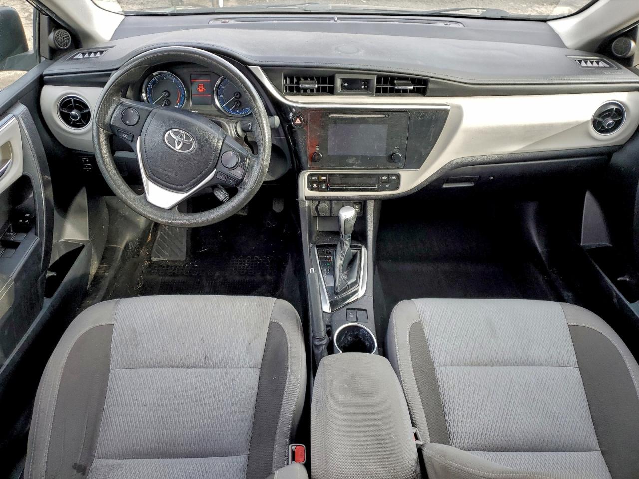 2019 TOYOTA COROLLA L photo 8
