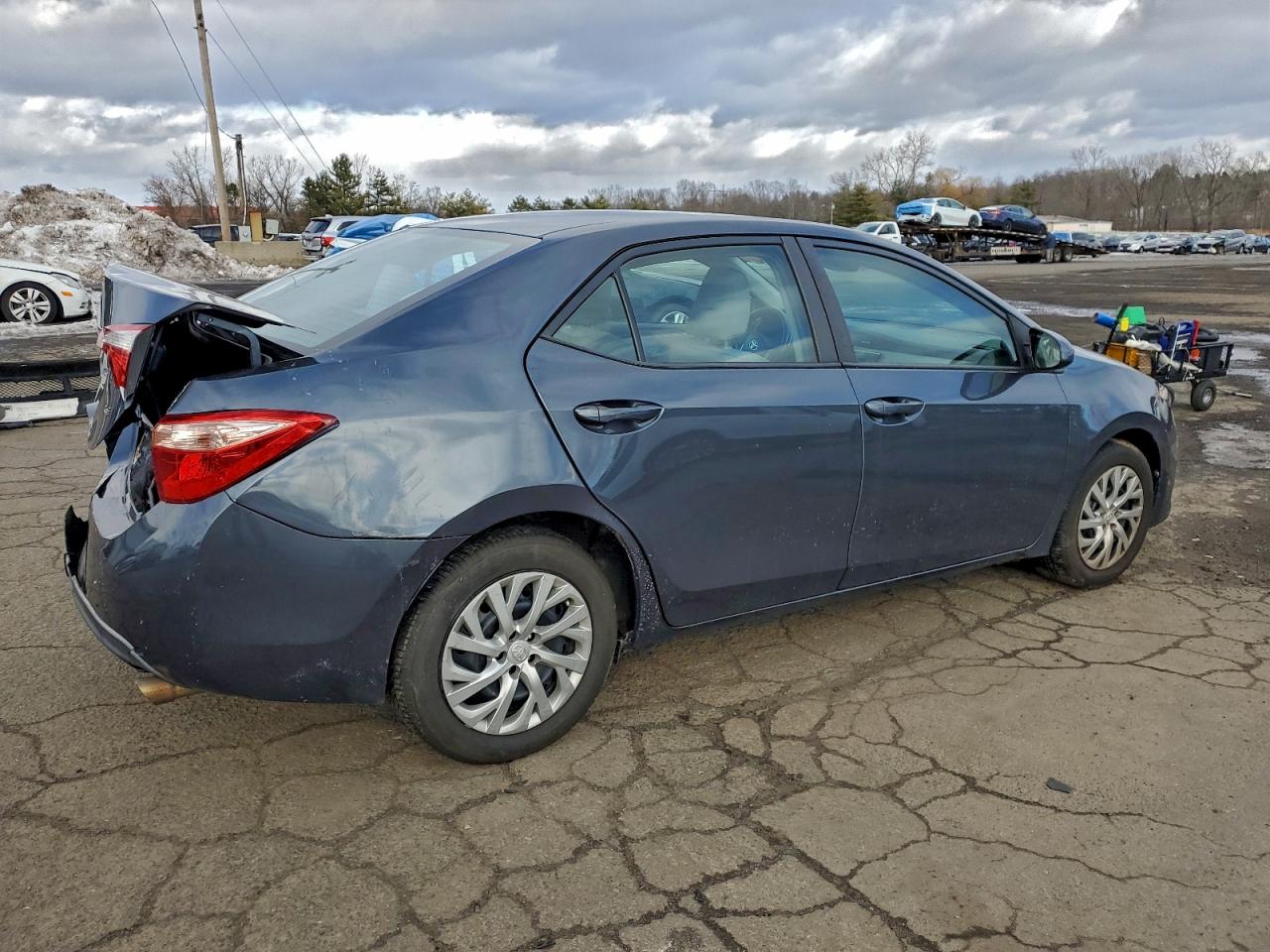 2019 TOYOTA COROLLA L photo 3