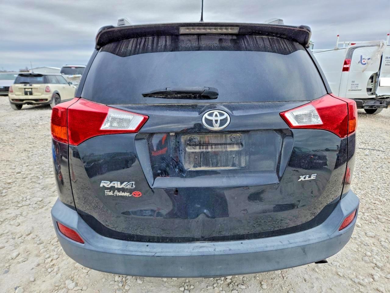 2014 TOYOTA RAV4 XLE photo 6