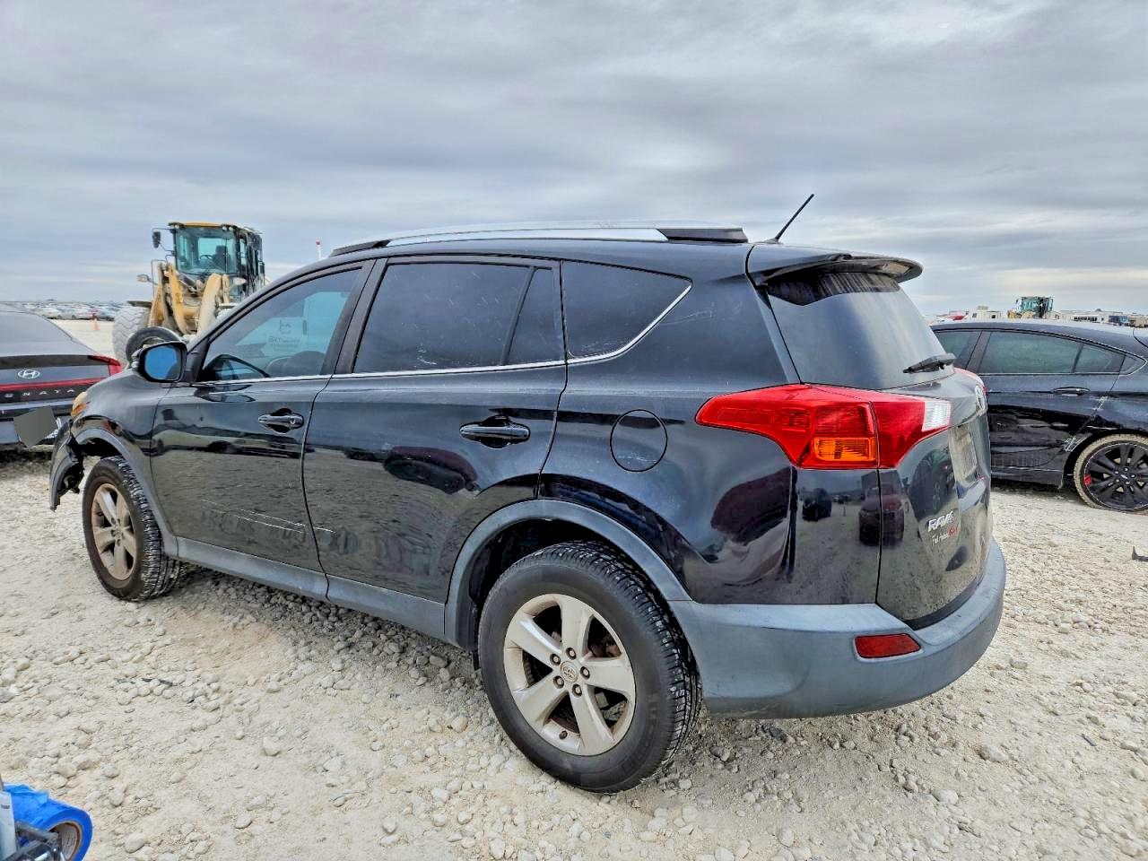 2014 TOYOTA RAV4 XLE photo 2