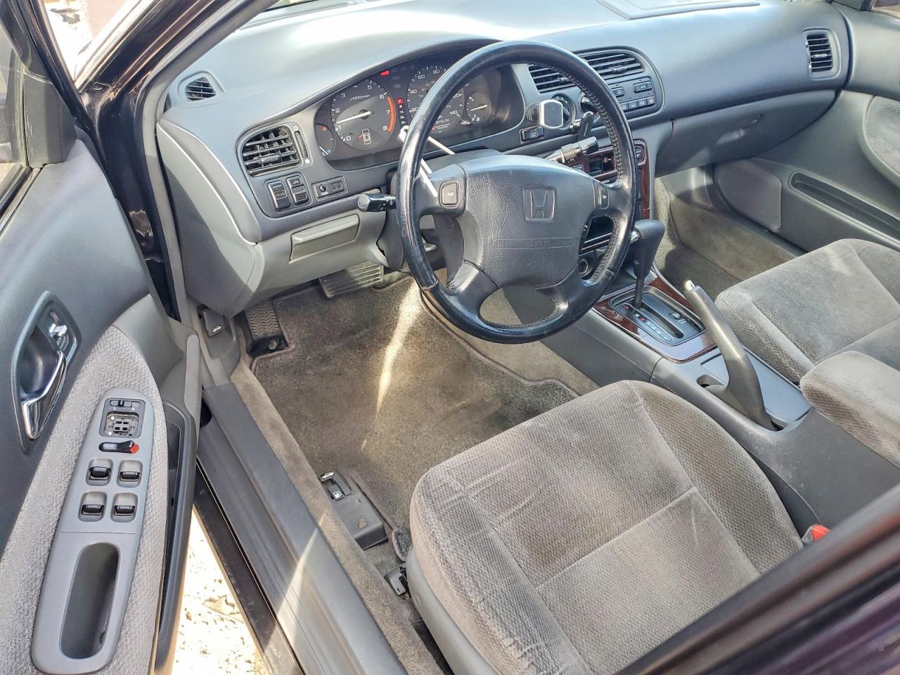 1997 HONDA ACCORD SE photo 8