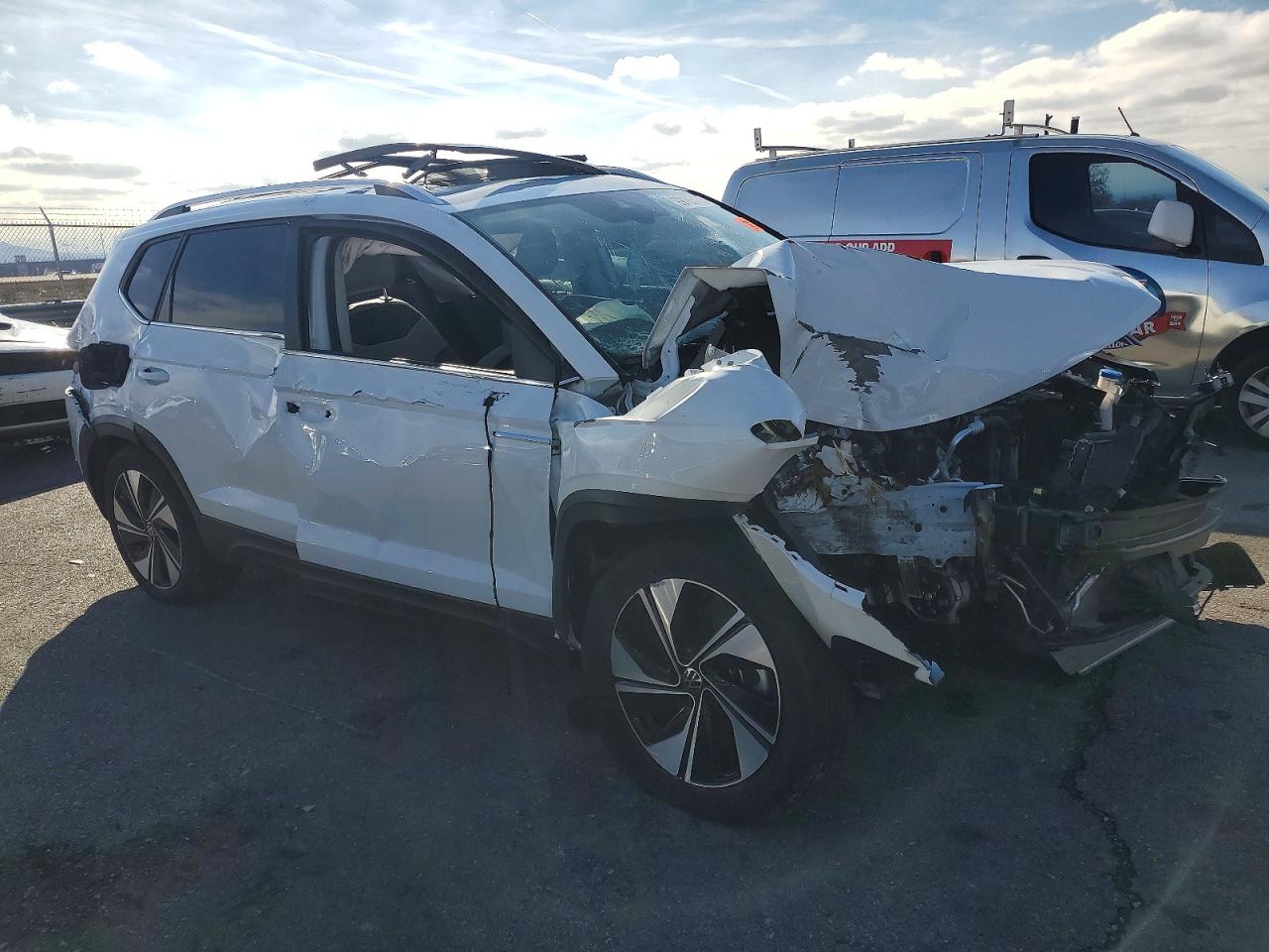 2024 VOLKSWAGEN TAOS SE photo 4