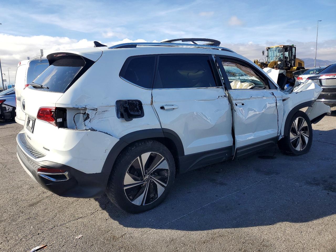 2024 VOLKSWAGEN TAOS SE photo 3