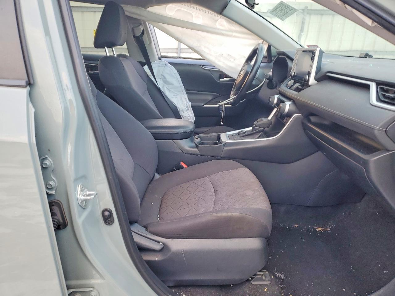 2019 TOYOTA RAV4 XLE photo 7
