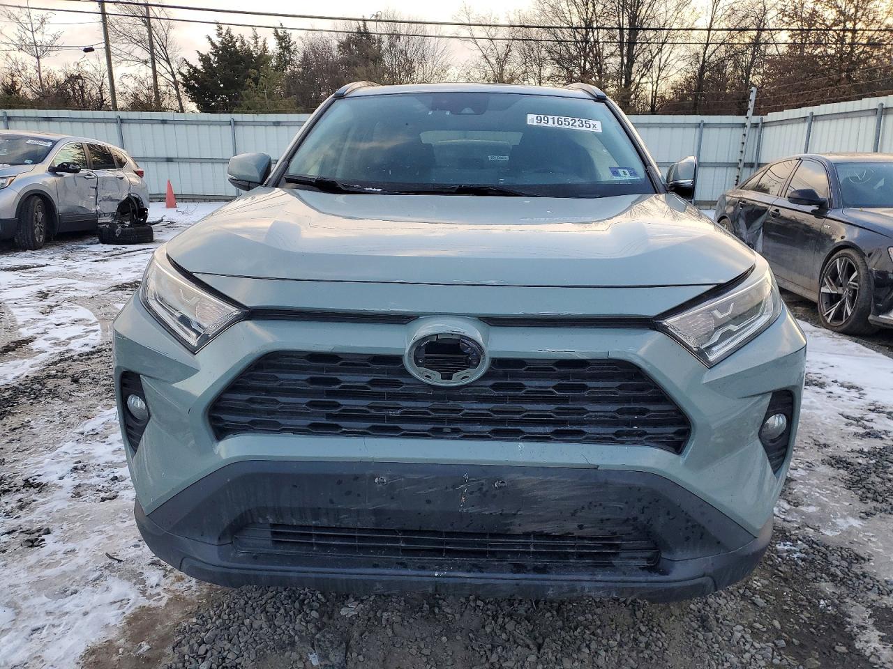 2019 TOYOTA RAV4 XLE photo 5