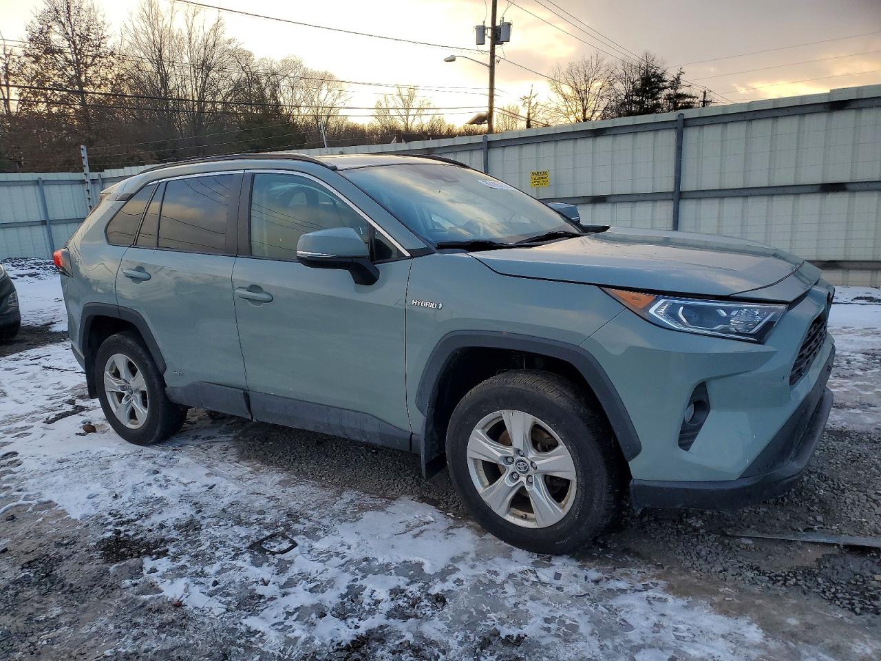 2019 TOYOTA RAV4 XLE photo 4